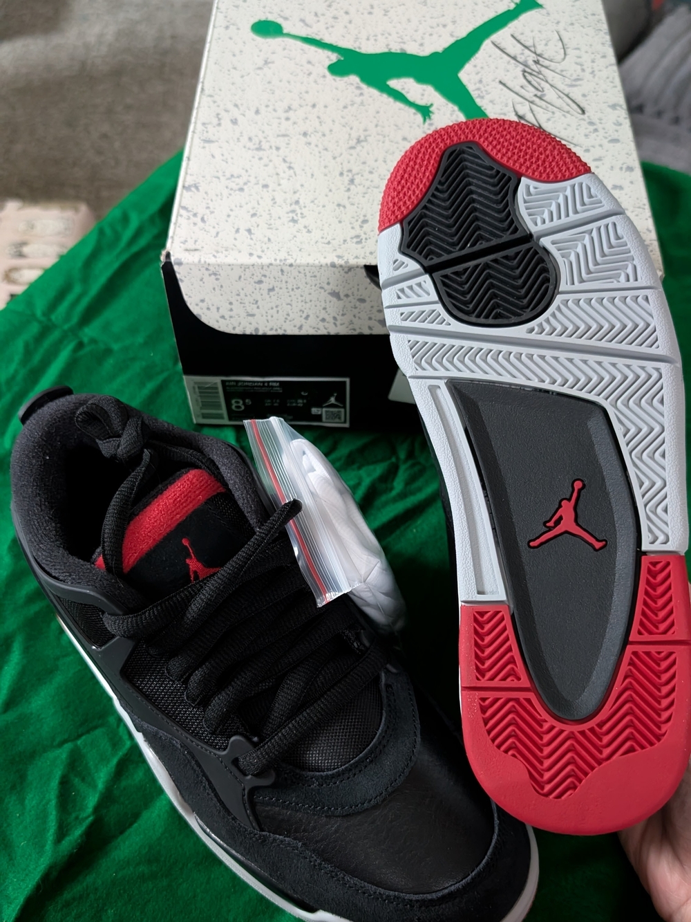 Jordan 4 RM Varsity Red - Wolf Grey Box Label